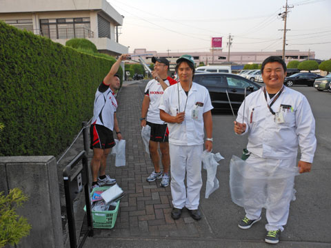 9月13日(木)　本田技研工業(株)　正門前 清掃風景