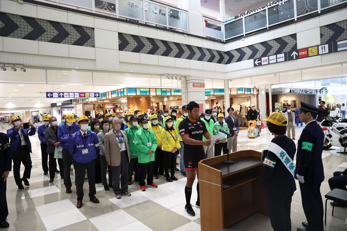 【イベント】『年末警戒、年末の交通安全県民運動に伴う合同出発式』にて安全宣言を行いました